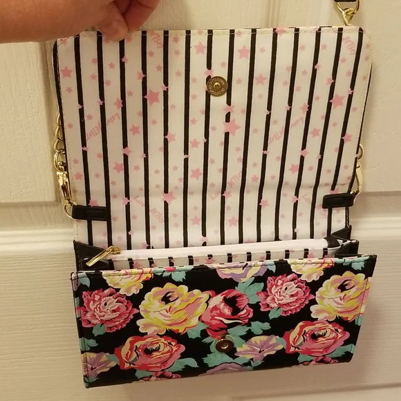 Betsey Johnson Purse with Dog Face Removable strap Excellent Condition. NWOT - Picture 5 of 12
